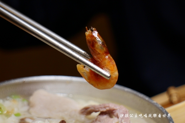 小二月飯湯(新莊幸福店)：食尚玩家介紹.新莊美食『小二月飯湯(新莊幸福店)』一個人也能吃迷你版蒸籠海鮮塔火鍋