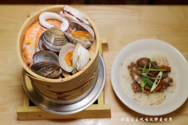 小二月飯湯(新莊幸福店)：食尚玩家介紹.新莊美食『小二月飯湯(新莊幸福店)』一個人也能吃迷你版蒸籠海鮮塔火鍋