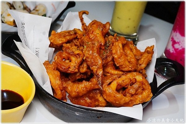 X-burger:台中南屯』X-Burger 美式餐廳║超邪惡宵夜美食。美式啤酒bar、運動餐廳、夜店風,火山熔岩起司牛肉堡只要1元?!!!