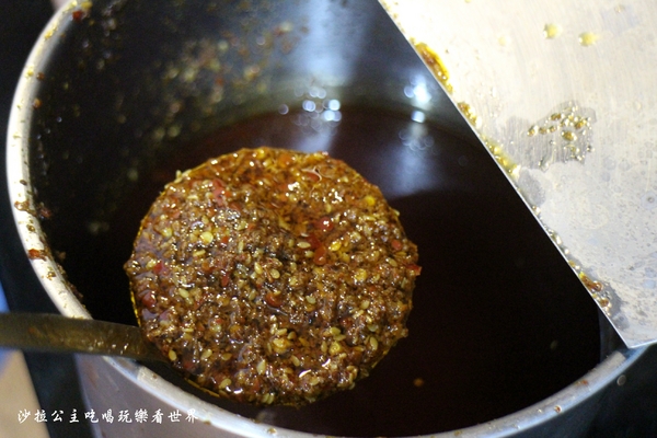 余記新川味肉麵館:古亭.公館美食『余記新川味肉麵館』牛肉麵/羊肋排/客家梅干扣肉/牛肉巨無霸