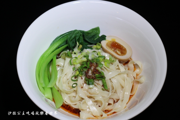 余記新川味肉麵館:古亭.公館美食『余記新川味肉麵館』牛肉麵/羊肋排/客家梅干扣肉/牛肉巨無霸