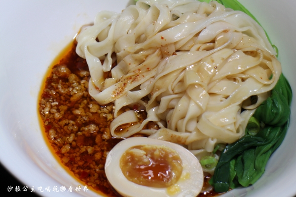 余記新川味肉麵館:古亭.公館美食『余記新川味肉麵館』牛肉麵/羊肋排/客家梅干扣肉/牛肉巨無霸