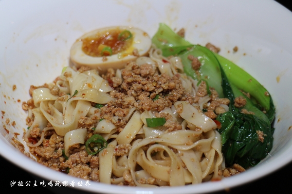 余記新川味肉麵館:古亭.公館美食『余記新川味肉麵館』牛肉麵/羊肋排/客家梅干扣肉/牛肉巨無霸