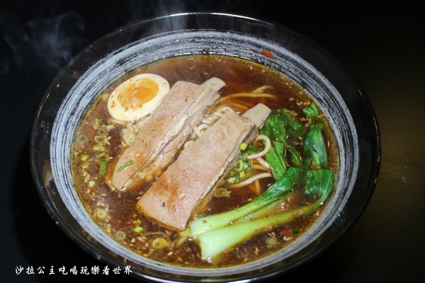 余記新川味肉麵館:古亭.公館美食『余記新川味肉麵館』牛肉麵/羊肋排/客家梅干扣肉/牛肉巨無霸