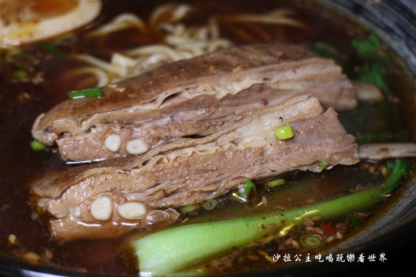 余記新川味肉麵館:古亭.公館美食『余記新川味肉麵館』牛肉麵/羊肋排/客家梅干扣肉/牛肉巨無霸