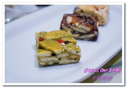 卡莉特詩:宅配甜點.中秋節禮盒還是新奇的手作點心最得人心──卡莉特詩 黑金磚雪千藏