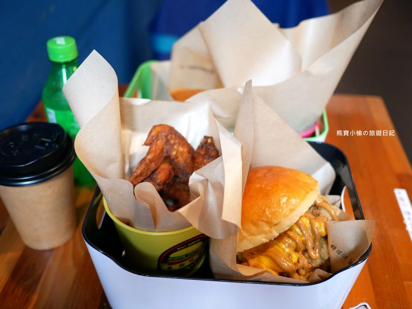 喜劇收場美式漢堡店，大學生最愛的美式餐廳，新竹巨城旁適合聚餐聊天好去處！內文附詳細菜單。 @熊寶小榆の旅遊日記