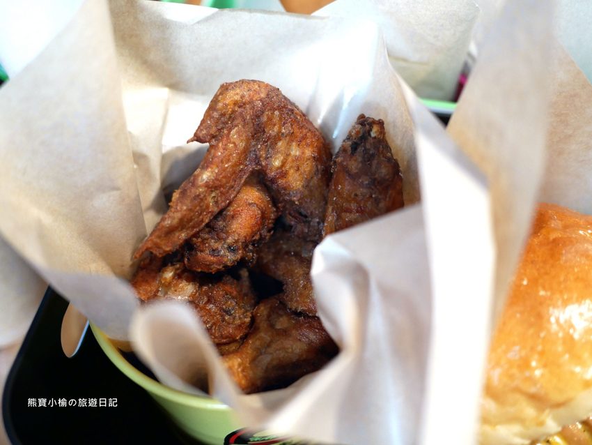 喜劇收場美式漢堡店，大學生最愛的美式餐廳，新竹巨城旁適合聚餐聊天好去處！內文附詳細菜單。 @熊寶小榆の旅遊日記