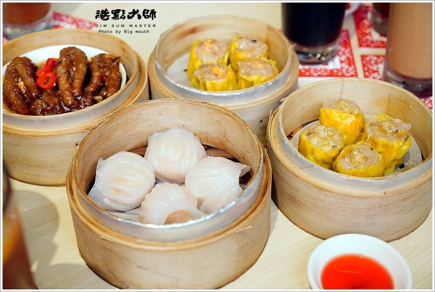 【桃園美食】港點大師．季節限定鮮蒸活體大閘蟹、小龍蝦料理新菜單!廣豐新天地美食推薦!