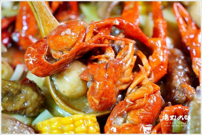 【桃園美食】港點大師．季節限定鮮蒸活體大閘蟹、小龍蝦料理新菜單!廣豐新天地美食推薦!