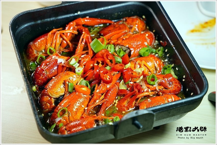 【桃園美食】港點大師．季節限定鮮蒸活體大閘蟹、小龍蝦料理新菜單!廣豐新天地美食推薦!