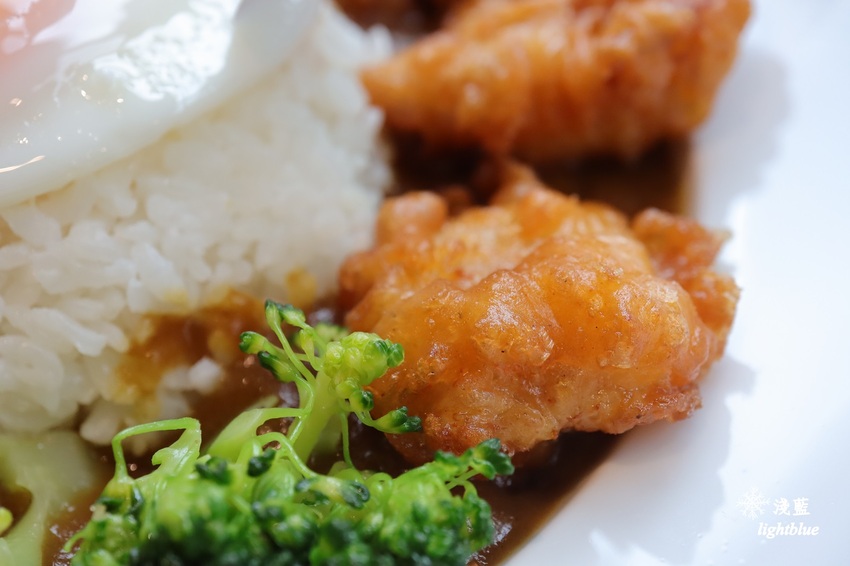 [ 南京復興站美食 ] 淺藍 × BooGoo Café  布咕咖啡～一盤三享受的咖喱飯、紅酒燉牛肉與珍珠奶茶磅蛋糕