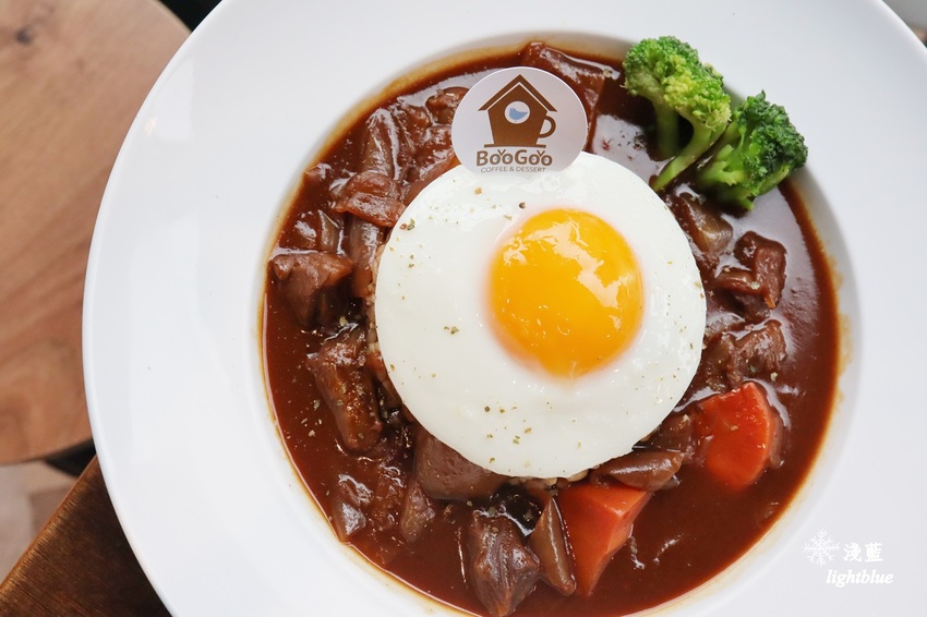 [ 南京復興站美食 ] 淺藍 × BooGoo Café  布咕咖啡～一盤三享受的咖喱飯、紅酒燉牛肉與珍珠奶茶磅蛋糕