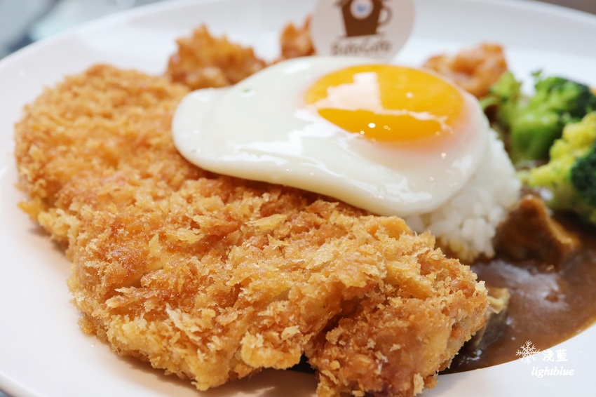 [ 南京復興站美食 ] 淺藍 × BooGoo Café  布咕咖啡～一盤三享受的咖喱飯、紅酒燉牛肉與珍珠奶茶磅蛋糕