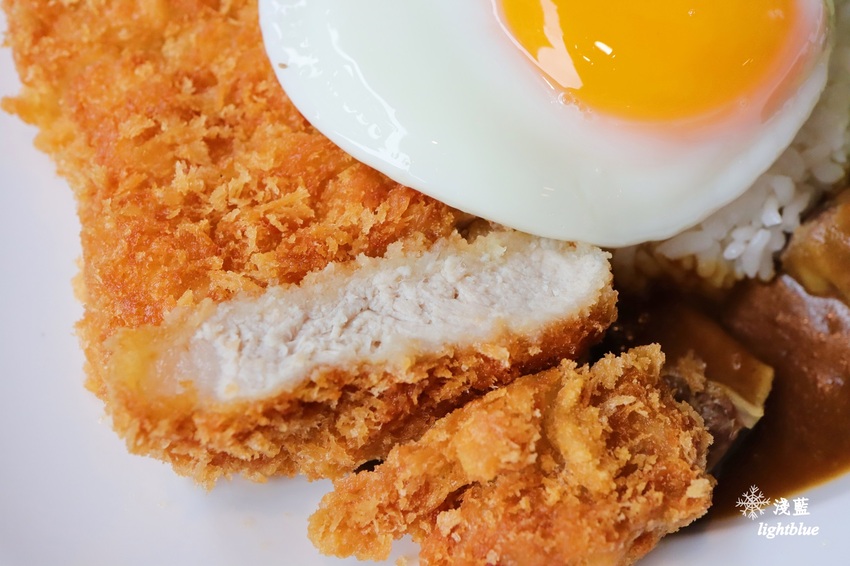 [ 南京復興站美食 ] 淺藍 × BooGoo Café  布咕咖啡～一盤三享受的咖喱飯、紅酒燉牛肉與珍珠奶茶磅蛋糕