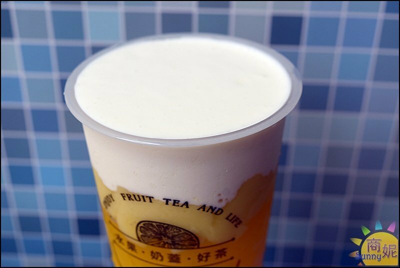 拾覺色彩繽紛夢幻芒果飲品!滿滿料豪華版厚Q楊枝甘露.超厚奶蓋IG狂洗版-商妮吃喝遊樂