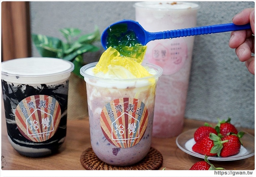 台中限定的草莓夾心來囉，加了米茶，獨特滋味只有這裡能喝到！還有超好拍的斑馬紋飲品和紅豆粉粿