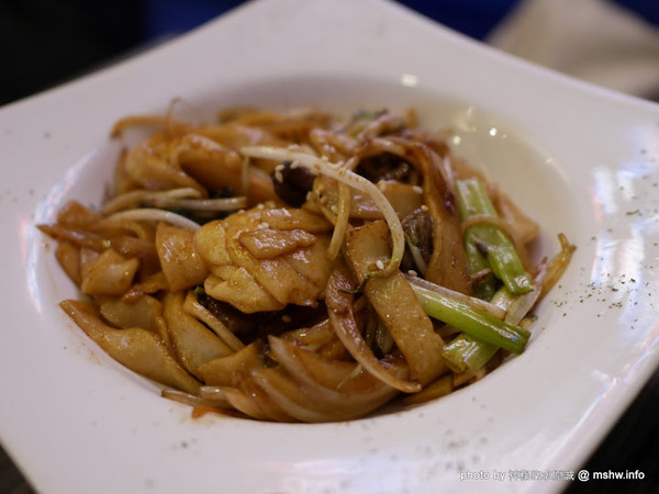 帥鍋冰室港式懷舊茶餐廳：【食記】台中帥鍋冰室港式懷舊茶餐廳 Handsome Drink@西屯捷運BRT澄清醫院 : 從高潮的咖哩轉化為地道的港式料理,份量多些會更美好!