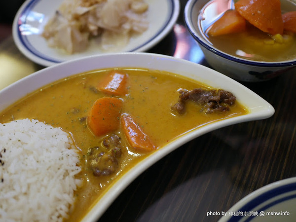 帥鍋冰室港式懷舊茶餐廳：【食記】台中帥鍋冰室港式懷舊茶餐廳 Handsome Drink@西屯捷運BRT澄清醫院 : 從高潮的咖哩轉化為地道的港式料理,份量多些會更美好!