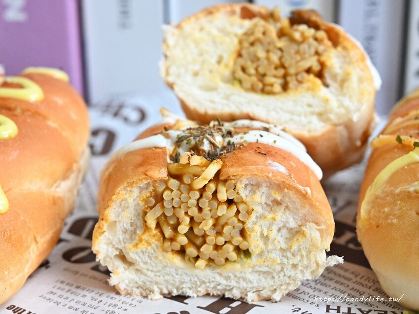 永勝炒麵麵包｜不必飛日本，在台中也能吃到炒麵麵包，口味多樣化，口味超多，還有隱藏版義大利麵只要銅板價！
