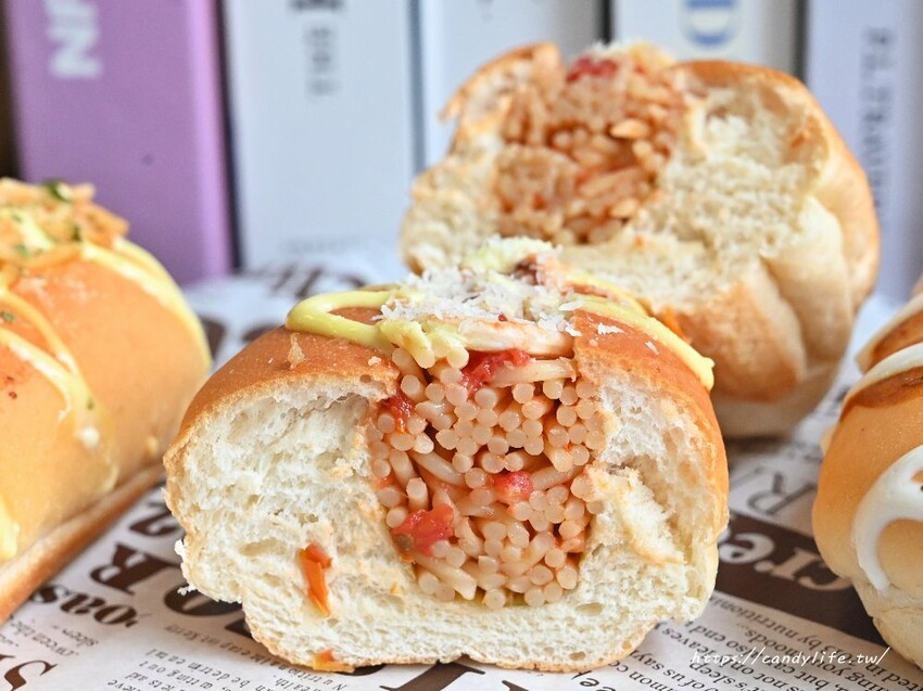 永勝炒麵麵包｜不必飛日本，在台中也能吃到炒麵麵包，口味多樣化，口味超多，還有隱藏版義大利麵只要銅板價！