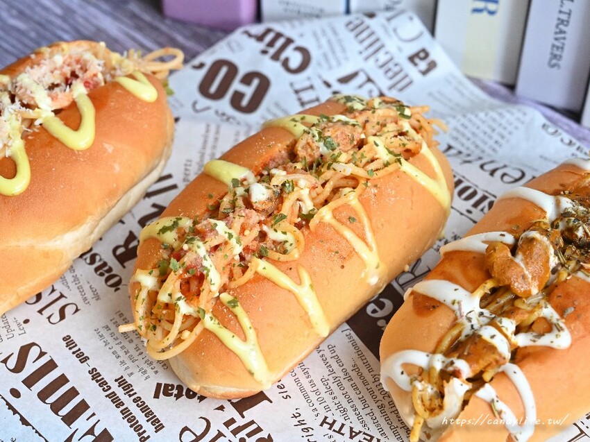 永勝炒麵麵包｜不必飛日本，在台中也能吃到炒麵麵包，口味多樣化，口味超多，還有隱藏版義大利麵只要銅板價！