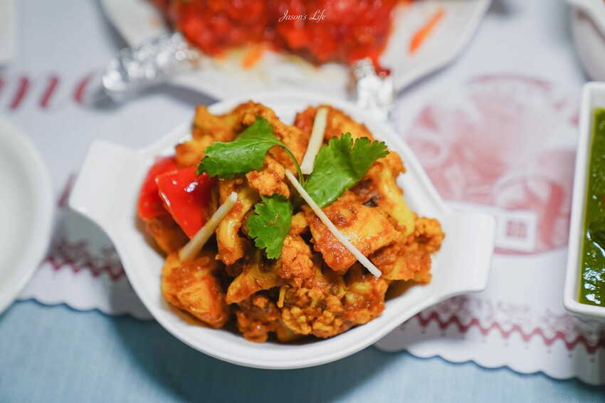 【台中西區｜美食】斯里印度餐廳。印度料理推薦，正宗印度人經營，多樣餐點香味十足，烤餅好香好吃