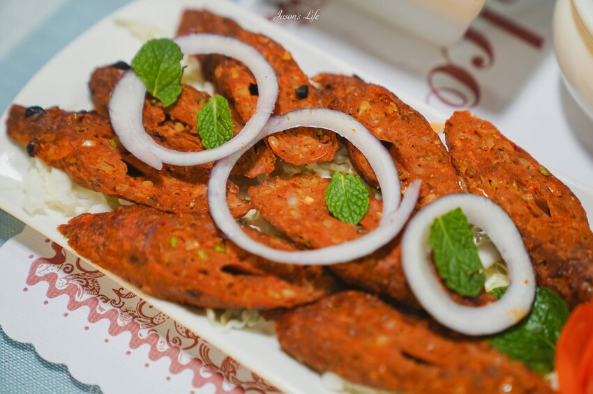 【台中西區｜美食】斯里印度餐廳。印度料理推薦，正宗印度人經營，多樣餐點香味十足，烤餅好香好吃