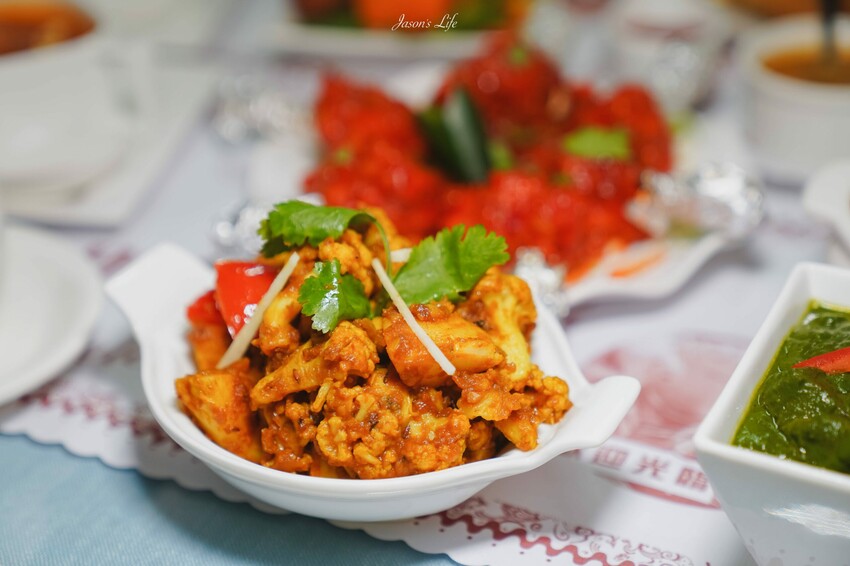 【台中西區｜美食】斯里印度餐廳。印度料理推薦，正宗印度人經營，多樣餐點香味十足，烤餅好香好吃