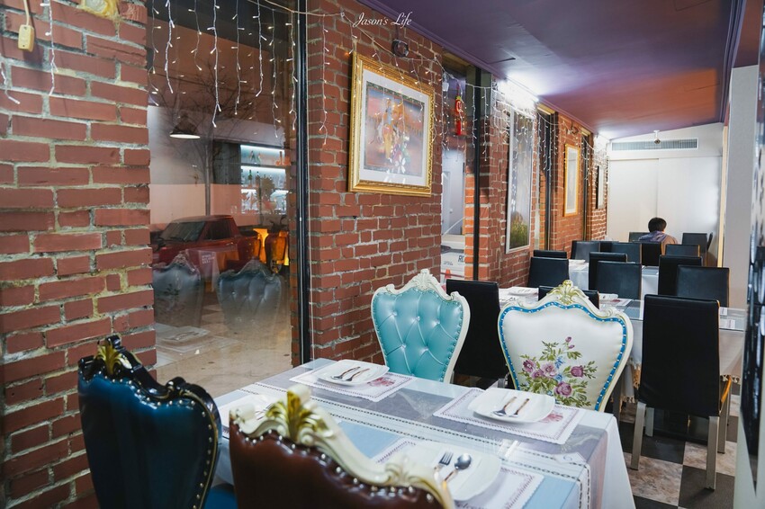 【台中西區｜美食】斯里印度餐廳。印度料理推薦，正宗印度人經營，多樣餐點香味十足，烤餅好香好吃