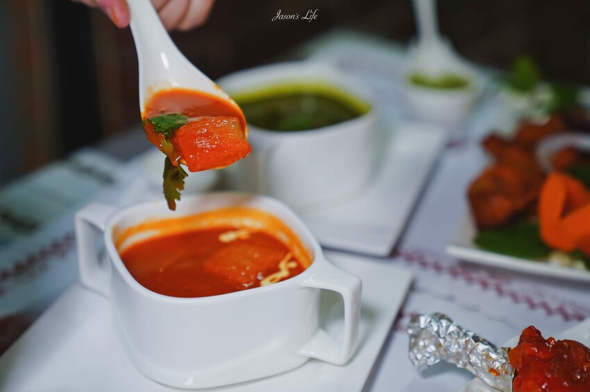 【台中西區｜美食】斯里印度餐廳。印度料理推薦，正宗印度人經營，多樣餐點香味十足，烤餅好香好吃