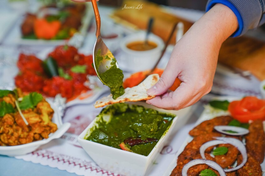 【台中西區｜美食】斯里印度餐廳。印度料理推薦，正宗印度人經營，多樣餐點香味十足，烤餅好香好吃