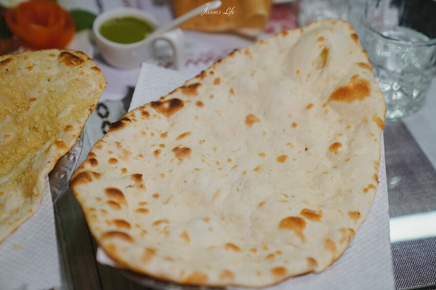 【台中西區｜美食】斯里印度餐廳。印度料理推薦，正宗印度人經營，多樣餐點香味十足，烤餅好香好吃