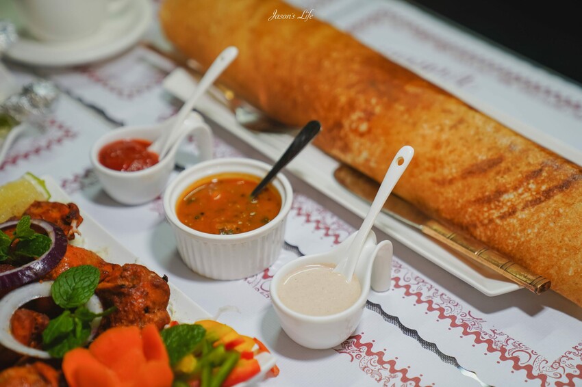 【台中西區｜美食】斯里印度餐廳。印度料理推薦，正宗印度人經營，多樣餐點香味十足，烤餅好香好吃