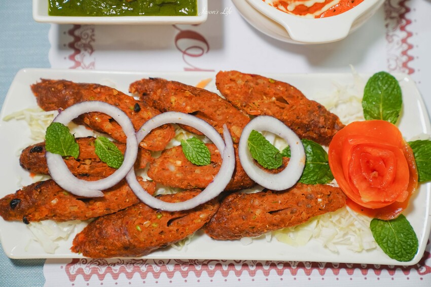 【台中西區｜美食】斯里印度餐廳。印度料理推薦，正宗印度人經營，多樣餐點香味十足，烤餅好香好吃