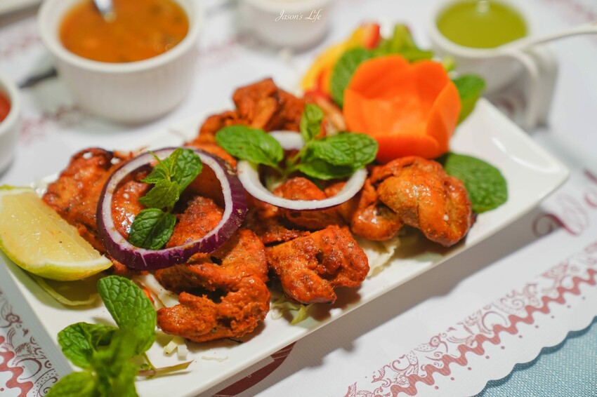 【台中西區｜美食】斯里印度餐廳。印度料理推薦，正宗印度人經營，多樣餐點香味十足，烤餅好香好吃