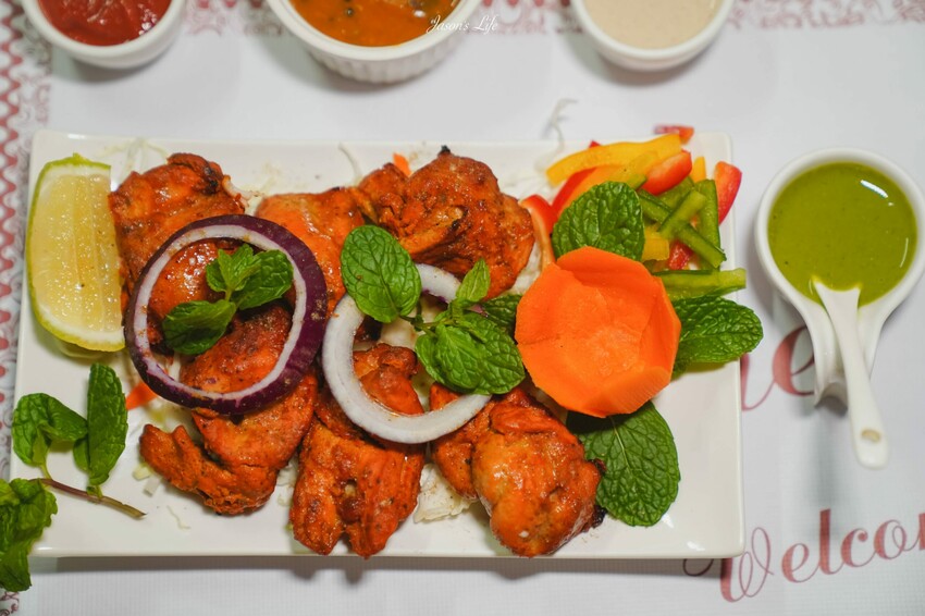 【台中西區｜美食】斯里印度餐廳。印度料理推薦，正宗印度人經營，多樣餐點香味十足，烤餅好香好吃