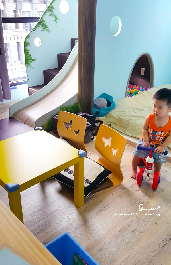 傑克堡親子民宿：【親子旅館】溜滑梯X球池 孩子們的瘋狂天堂  傑克堡 近花園夜市的台南北區住宿