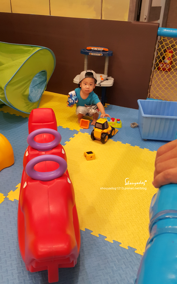 傑克堡親子民宿：【親子旅館】溜滑梯X球池 孩子們的瘋狂天堂  傑克堡 近花園夜市的台南北區住宿