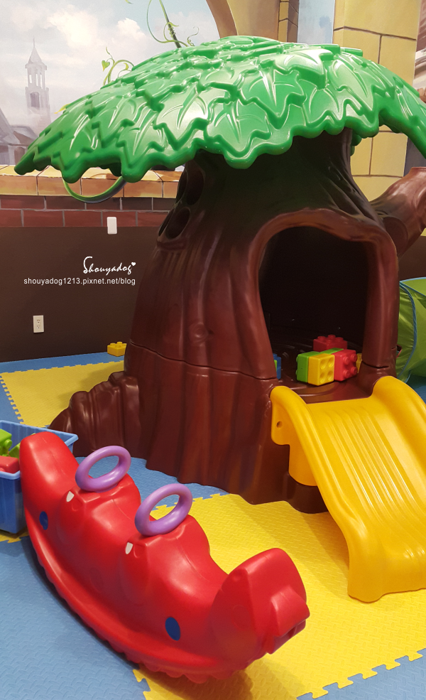 傑克堡親子民宿：【親子旅館】溜滑梯X球池 孩子們的瘋狂天堂  傑克堡 近花園夜市的台南北區住宿