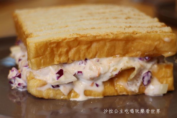 Naked Deli loves Sandwich 三明治實驗室：內湖早午餐『Naked Deli loves Sandwich 三明治實驗室』現榨果汁/咖啡/捷運西湖站