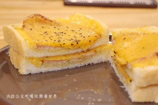 Naked Deli loves Sandwich 三明治實驗室：內湖早午餐『Naked Deli loves Sandwich 三明治實驗室』現榨果汁/咖啡/捷運西湖站