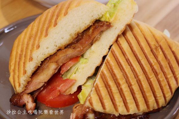 Naked Deli loves Sandwich 三明治實驗室：內湖早午餐『Naked Deli loves Sandwich 三明治實驗室』現榨果汁/咖啡/捷運西湖站