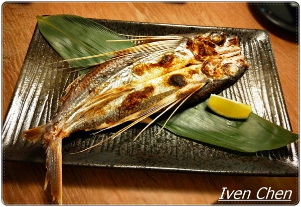 御台所：《板橋喝到飽居酒屋/一魚二吃》下班後與好友小酌微醺在『御台所』\燒烤\現流魚鮮\宵夜