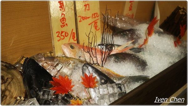 御台所：《板橋喝到飽居酒屋/一魚二吃》下班後與好友小酌微醺在『御台所』\燒烤\現流魚鮮\宵夜