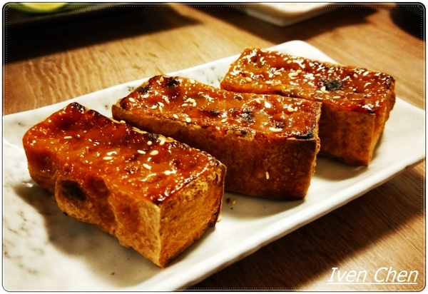 御台所：《板橋喝到飽居酒屋/一魚二吃》下班後與好友小酌微醺在『御台所』\燒烤\現流魚鮮\宵夜