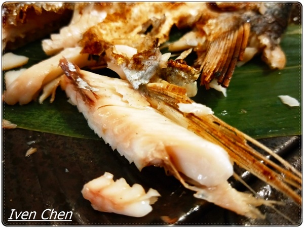 御台所：《板橋喝到飽居酒屋/一魚二吃》下班後與好友小酌微醺在『御台所』\燒烤\現流魚鮮\宵夜