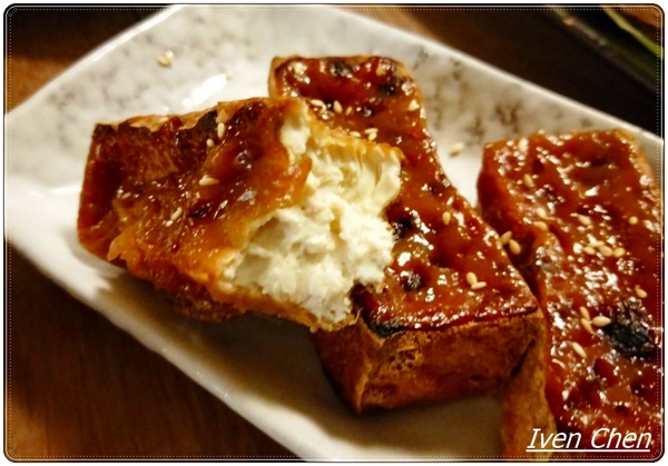 御台所：《板橋喝到飽居酒屋/一魚二吃》下班後與好友小酌微醺在『御台所』\燒烤\現流魚鮮\宵夜