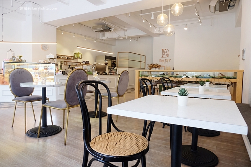 Dasiy Cafe。八德隱藏版超美咖啡廳 低調一間藏巷弄,平價甜點只要90元,不限時超佛心! @蹦啾♥謝蘿莉 La vie heureuse