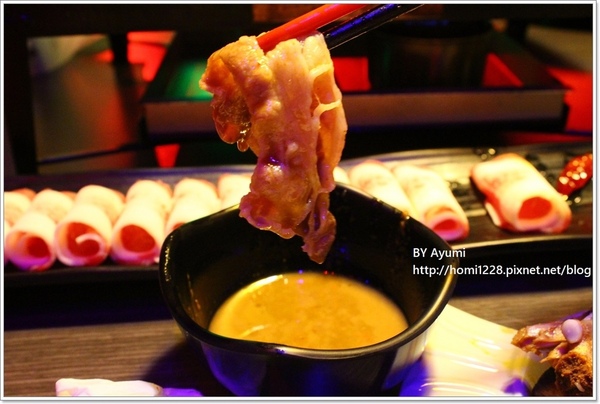 水貨-中和店：[食記]烤魚+麻辣鍋=一爐兩吃～炭火烤魚初體驗就在水貨-中和店